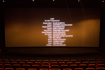 万象城AWC(中国)国际党委组织召开《长津湖》观影活动